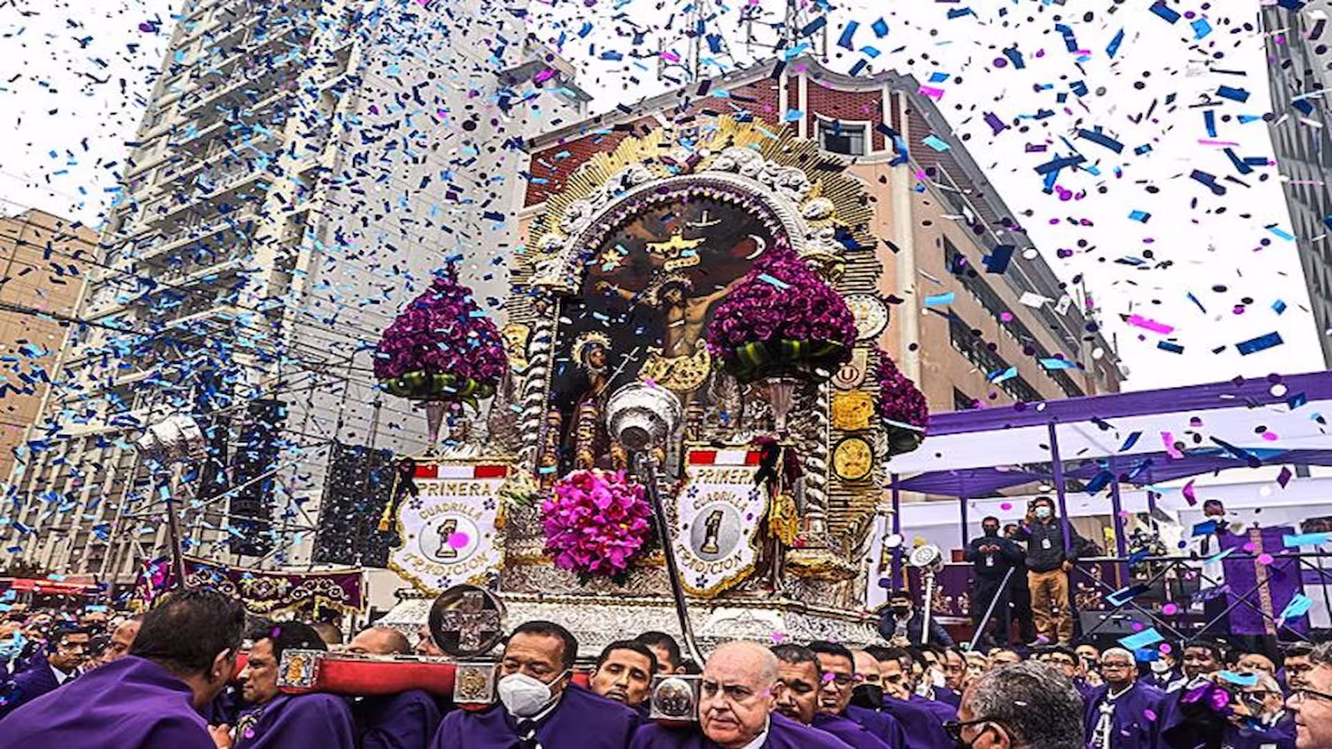 Señor de los Milagros procession in Lima with purple robes